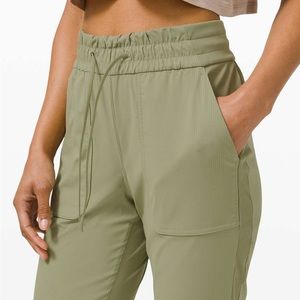 beyond the studio pant slim